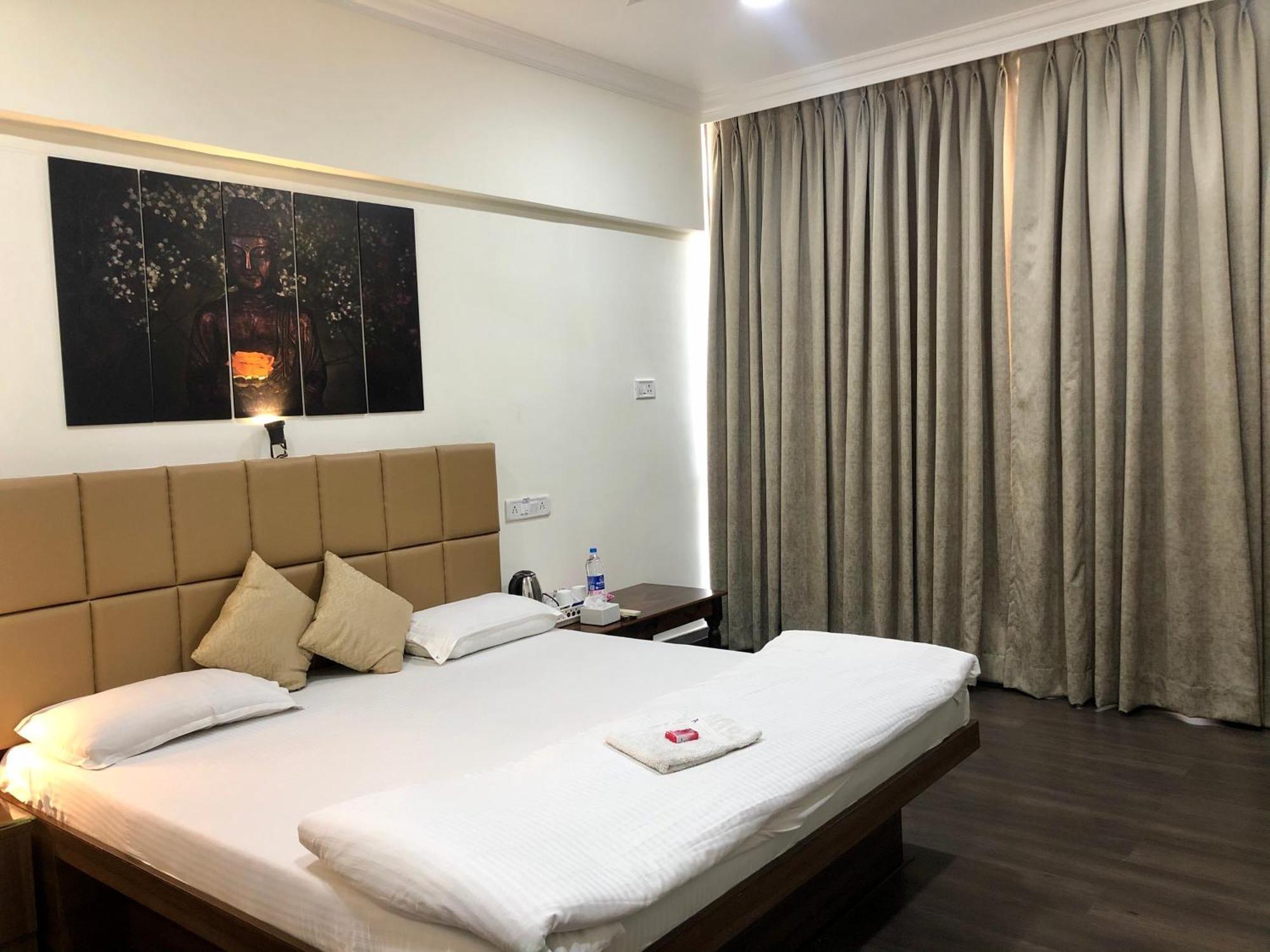 Apple Tree Apartments Koregaon Park Pune Esterno foto
